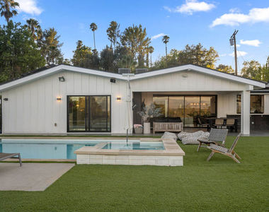 20461 Coulson Street - Photo Thumbnail 20