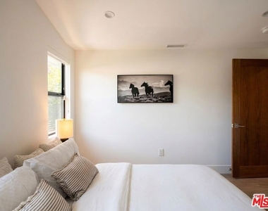20461 Coulson Street - Photo Thumbnail 42