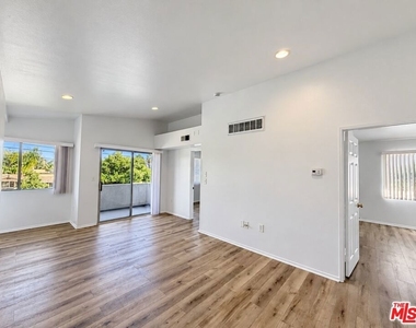 6545 Fulton Avenue - Photo Thumbnail 1