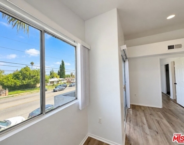 6545 Fulton Avenue - Photo Thumbnail 14