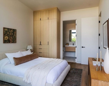 3404 Caroline Avenue - Photo Thumbnail 23
