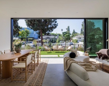 3404 Caroline Avenue - Photo Thumbnail 4