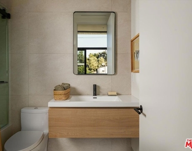 3404 Caroline Avenue - Photo Thumbnail 31