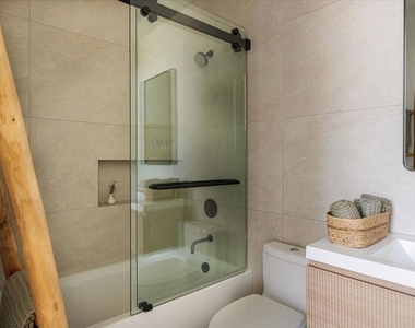 3404 Caroline Avenue - Photo Thumbnail 32