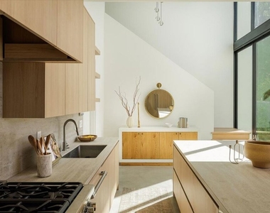 3404 Caroline Avenue - Photo Thumbnail 11