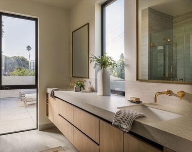3404 Caroline Avenue - Photo Thumbnail 24