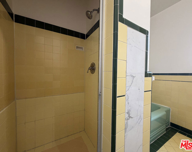 852 1/2 S Plymouth Boulevard - Photo Thumbnail 10
