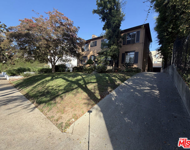 852 1/2 S Plymouth Boulevard - Photo Thumbnail 15