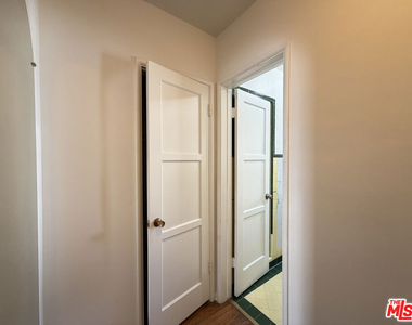 852 1/2 S Plymouth Boulevard - Photo Thumbnail 6