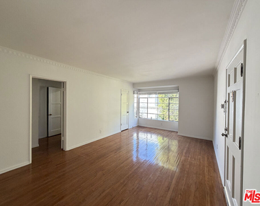 852 1/2 S Plymouth Boulevard - Photo Thumbnail 4