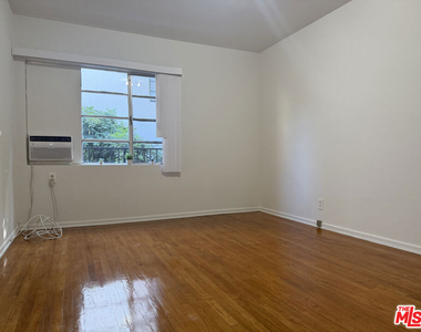 852 1/2 S Plymouth Boulevard - Photo Thumbnail 11