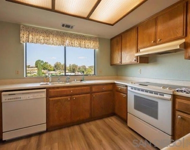 1811 Lynx Glen - Photo Thumbnail 2