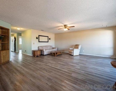 1811 Lynx Glen - Photo Thumbnail 6