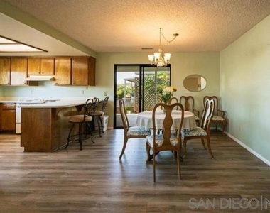 1811 Lynx Glen - Photo Thumbnail 4