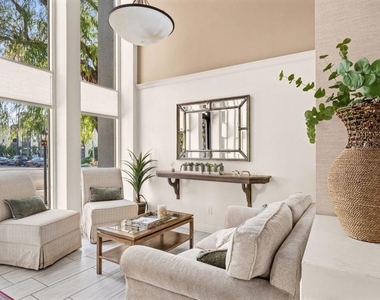 140 Walnut - Photo Thumbnail 26
