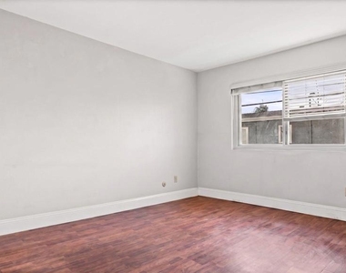 140 Walnut - Photo Thumbnail 10