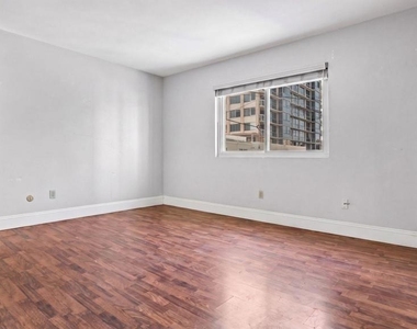 140 Walnut - Photo Thumbnail 7