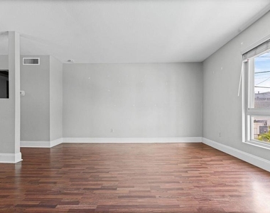 140 Walnut - Photo Thumbnail 3