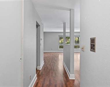 140 Walnut - Photo Thumbnail 6
