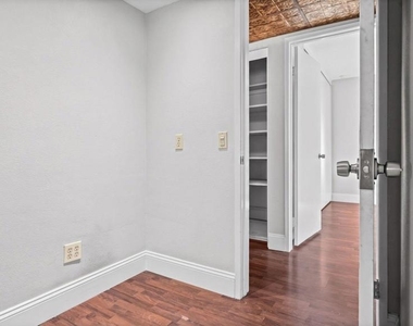 140 Walnut - Photo Thumbnail 11