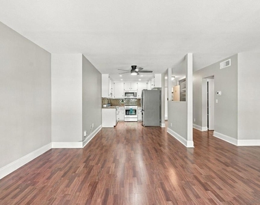 140 Walnut - Photo Thumbnail 2