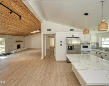 1202 Sheffield Place - Photo Thumbnail 2