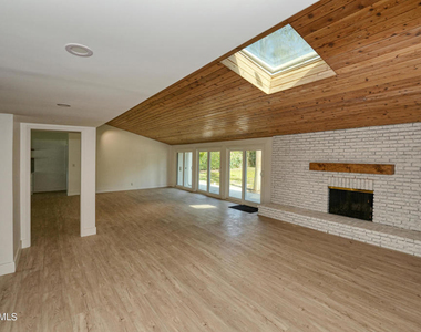 1202 Sheffield Place - Photo Thumbnail 6