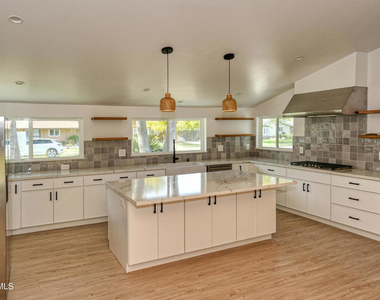 1202 Sheffield Place - Photo Thumbnail 4