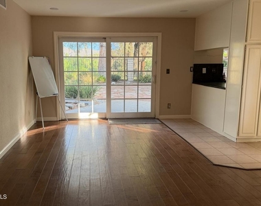 5430 Fieldcrest Drive - Photo Thumbnail 4