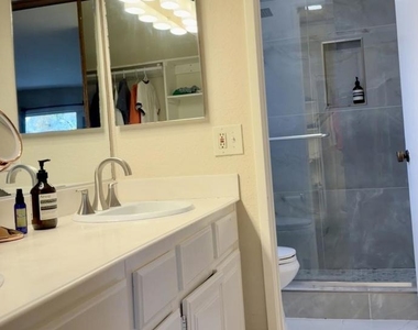 5430 Fieldcrest Drive - Photo Thumbnail 11