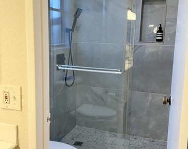 5430 Fieldcrest Drive - Photo Thumbnail 10