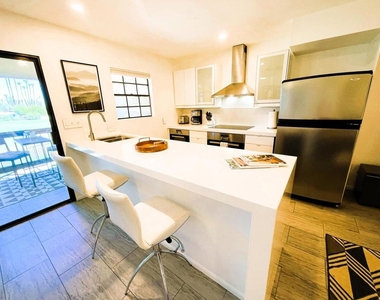 5300 E Waverly Drive - Photo Thumbnail 7