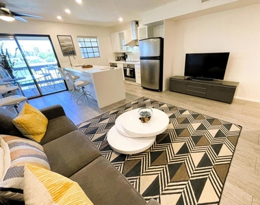 5300 E Waverly Drive - Photo Thumbnail 2