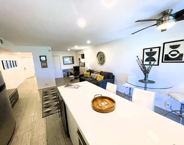 5300 E Waverly Drive - Photo Thumbnail 6