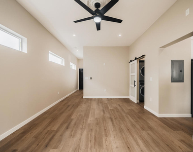 716 Portola Avenue - Photo Thumbnail 4