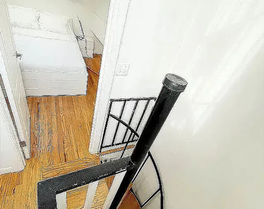 east 11th st - Photo Thumbnail 2