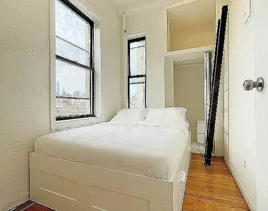 east 11th st - Photo Thumbnail 3