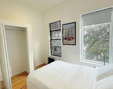 east 11th st - Photo Thumbnail 7