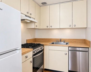213 West 71st Street - Photo Thumbnail 9