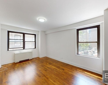 East 89th Street - Photo Thumbnail 7