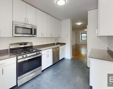 East 89th Street - Photo Thumbnail 3