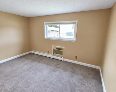 3 Fishkill Glen Drive - Photo Thumbnail 6