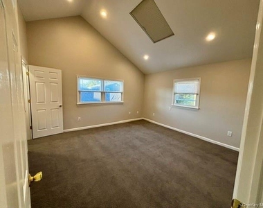 234 Garfield Avenue - Photo Thumbnail 4