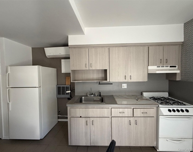 355 Bayville Avenue - Photo Thumbnail 3