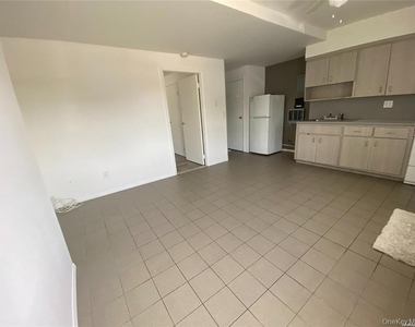 355 Bayville Avenue - Photo Thumbnail 2
