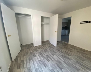 355 Bayville Avenue - Photo Thumbnail 5