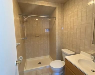 355 Bayville Avenue - Photo Thumbnail 6
