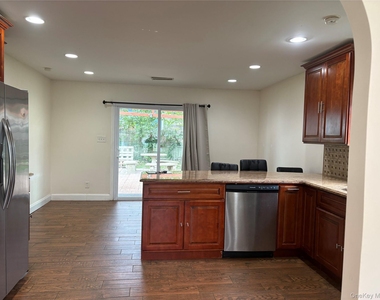 290 Leaf Avenue - Photo Thumbnail 8