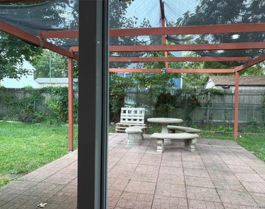 290 Leaf Avenue - Photo Thumbnail 6
