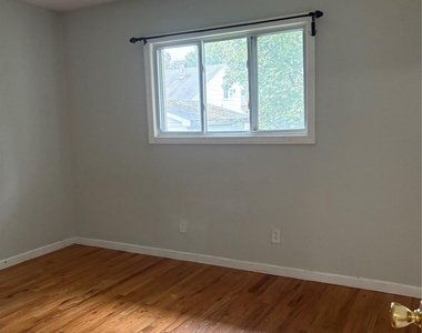290 Leaf Avenue - Photo Thumbnail 3